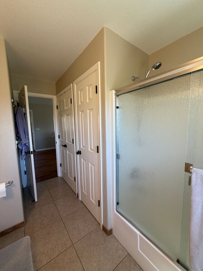 Building Photo - 799 Lookout Point Cir
