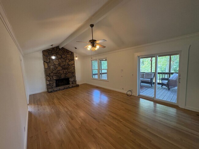 Building Photo - 6808 River Ridge Dr
