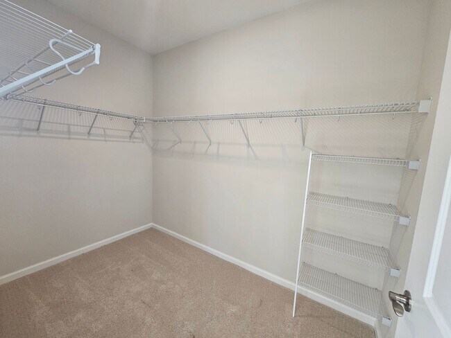 Building Photo - 2215 Flatleaf Ct