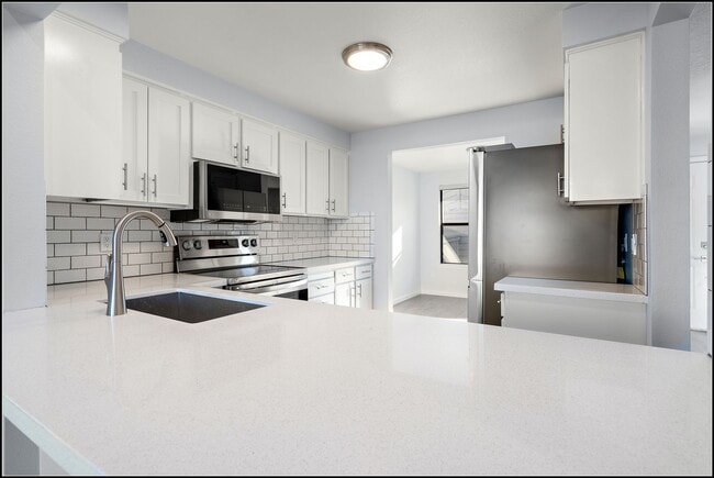 Building Photo - EAST2746