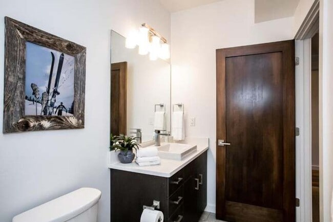 Building Photo - Whitefish Townhome w/ Clubhouse amenities