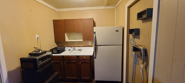 Kitchen area - 2043 Scripture St