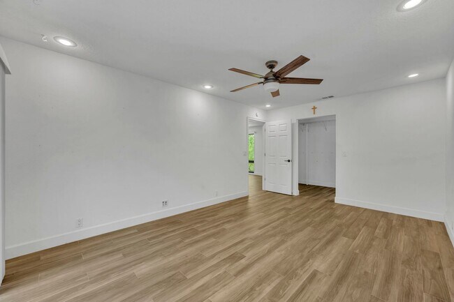 Building Photo - The Highlands in Winter Springs