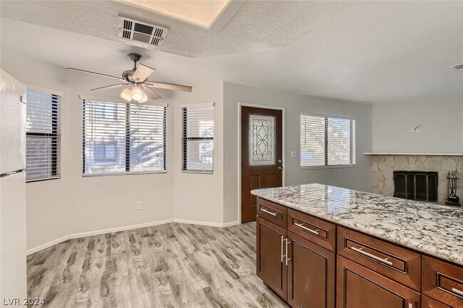 Building Photo - 1109 N Buffalo Dr