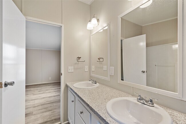 Building Photo - 16333 Lone Corral Ct