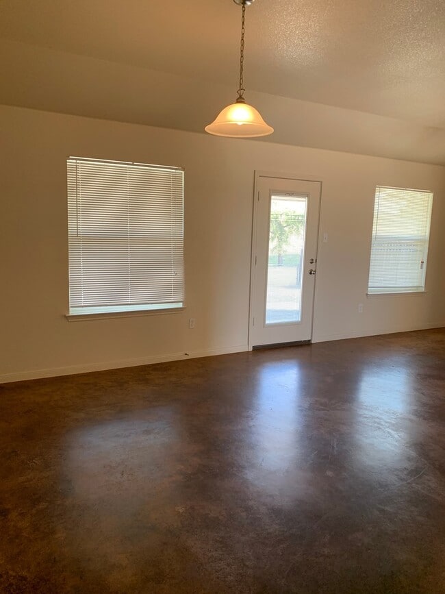 Building Photo - 4 Bdrm 2.25 Bath in Copperas Cove