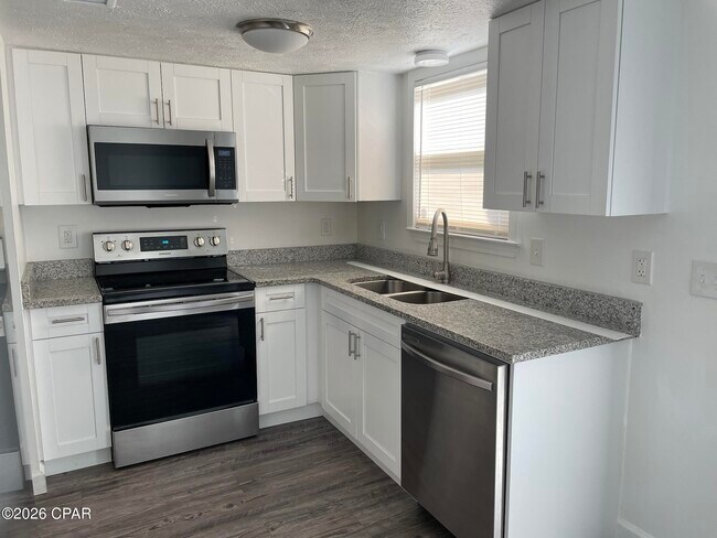 Building Photo - 2712 E 17th St