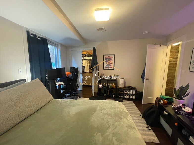 Building Photo - 20 Sussex St