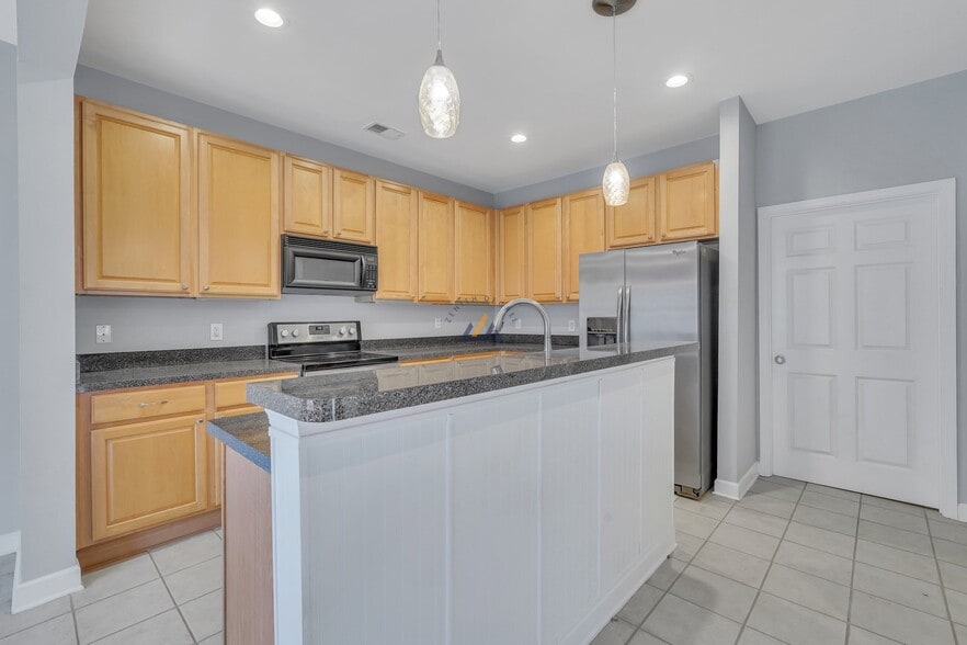 Building Photo - 76 Westbury Park Way