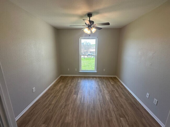 Building Photo - 3104 Valley Oaks Cir