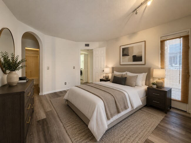 Building Photo - Spacious 2 BED 2 BATH Condo! Two-Car Tandem Garage! Central AC! In Unit Washer/Dryer!