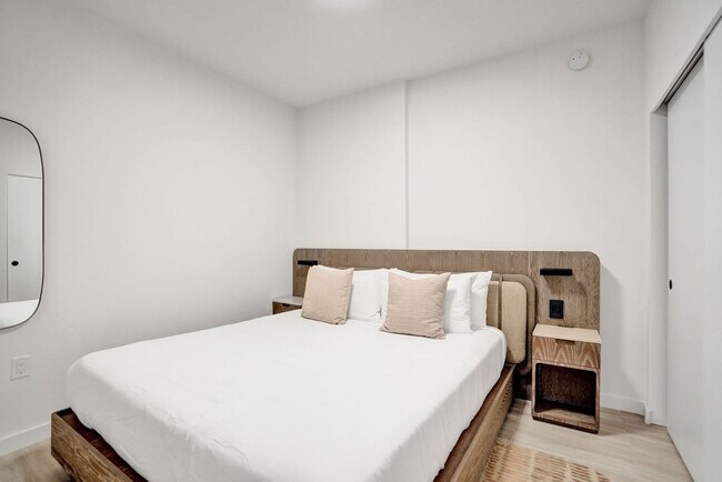 Building Photo - 580 72nd St