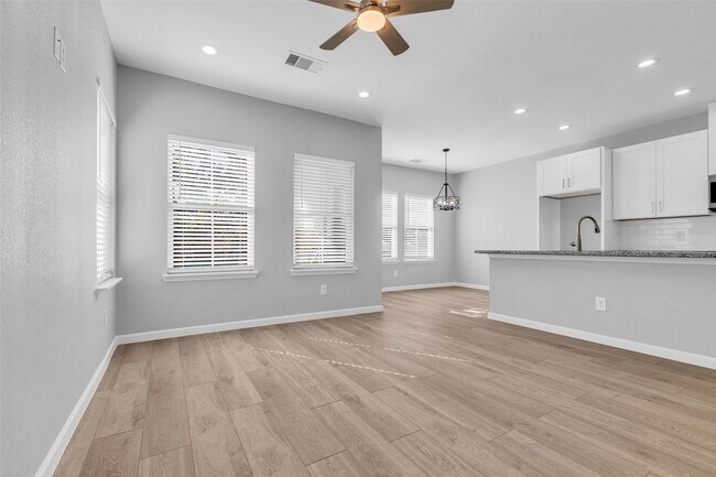 Building Photo - 4905 Paula St