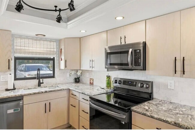 Building Photo - Waterfront Townhome in Punta Gorda