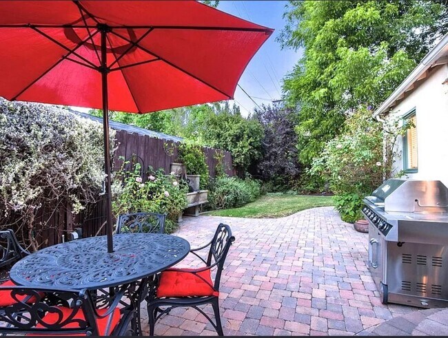Building Photo - 12271 Laurel Terrace Dr