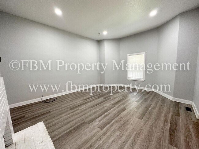 Building Photo - 518 N 26th St