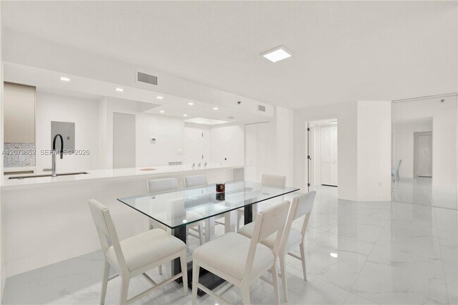 Building Photo - 5757 Collins Ave