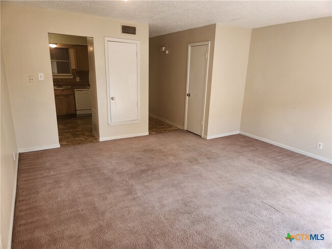 Building Photo - 816 Ticonderoga Dr