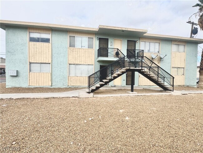 Building Photo - 922 N 1st St