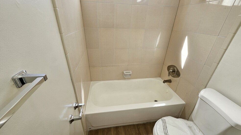 Building Photo - 815 Benton Wy