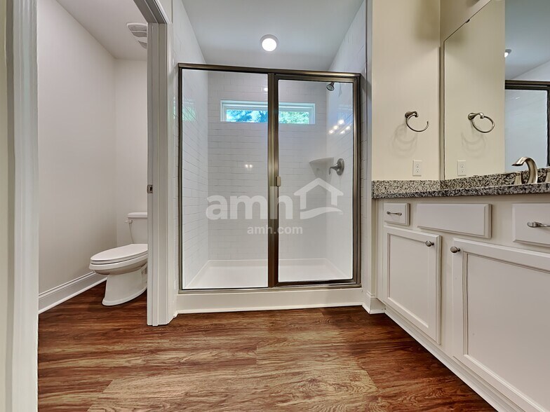 Building Photo - 230 Swan Dr