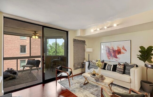 Building Photo - Amazing 1 Bedroom 1 Bathroom Condo With Su...