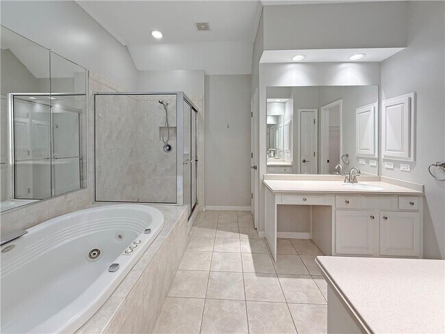 Building Photo - 5910 Westcroft Ln