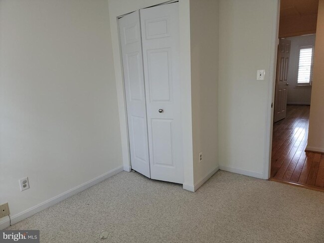 Building Photo - 1926 Thomas Run Cir