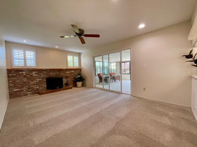 Building Photo - Gorgeous 4 Bedroom 2 Bathroom Home in Bonita!