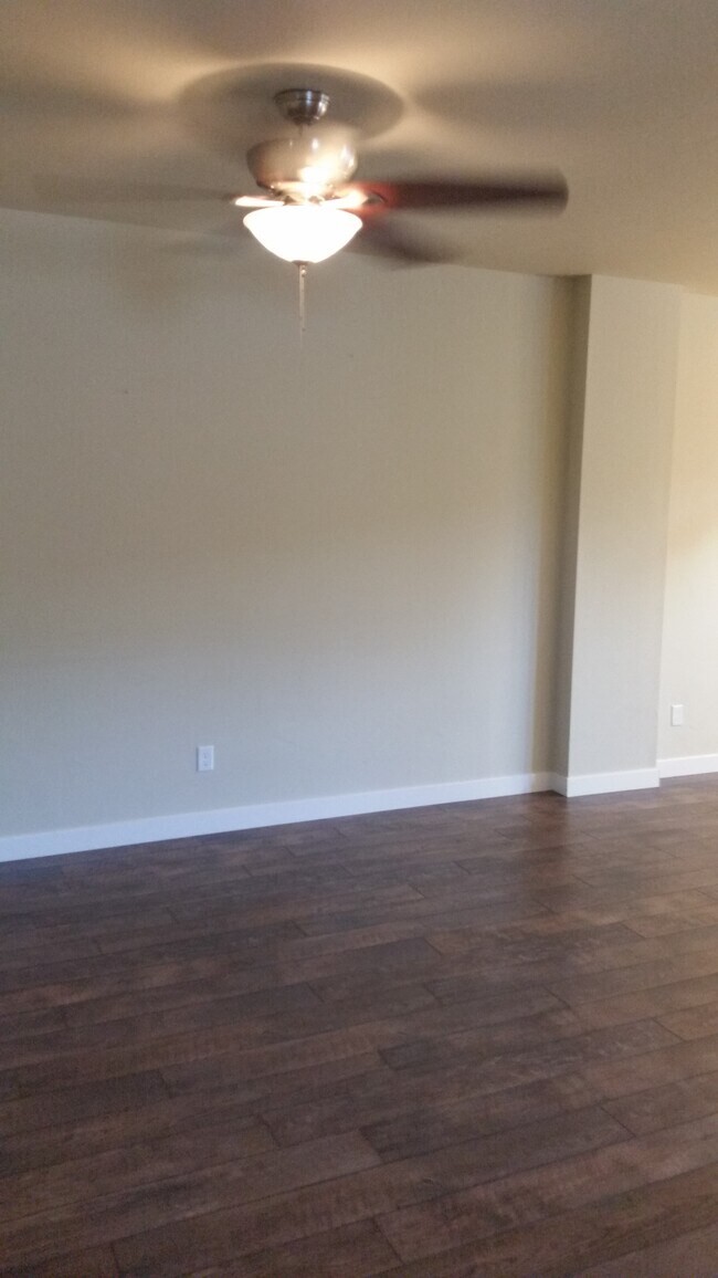 Living Room - 10608 S Topview Rd