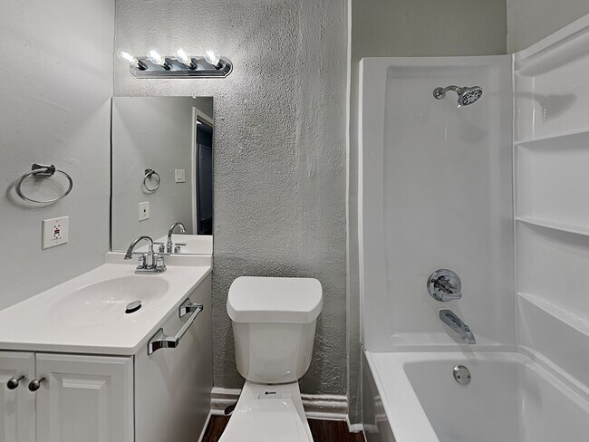 Building Photo - Coming Soon! 3 BR/2BA | Newly Renovated Single Family Home | Fenced backyard | In Mesquite