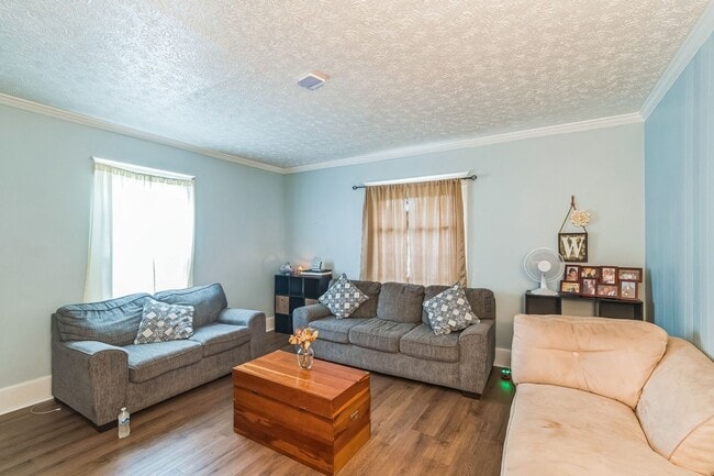 Building Photo - Charming 3BR House in Fostoria