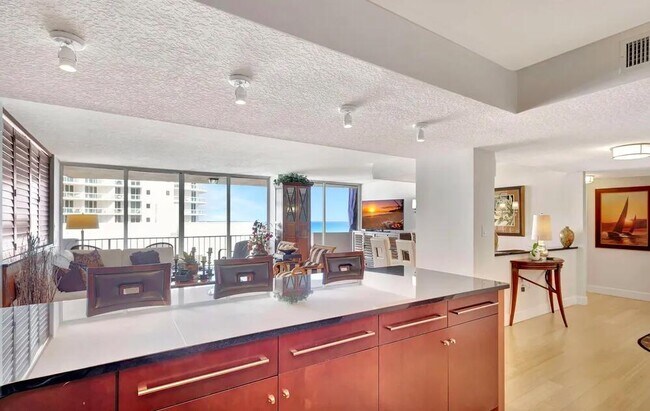 Building Photo - 4200 N Ocean Dr