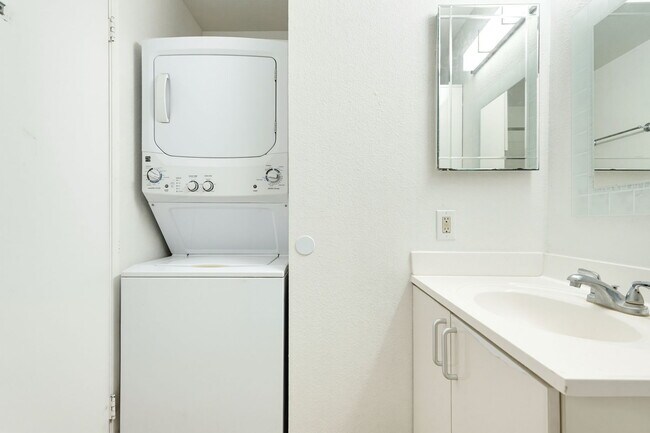 Building Photo - 94-207-207 Lumiaina Pl