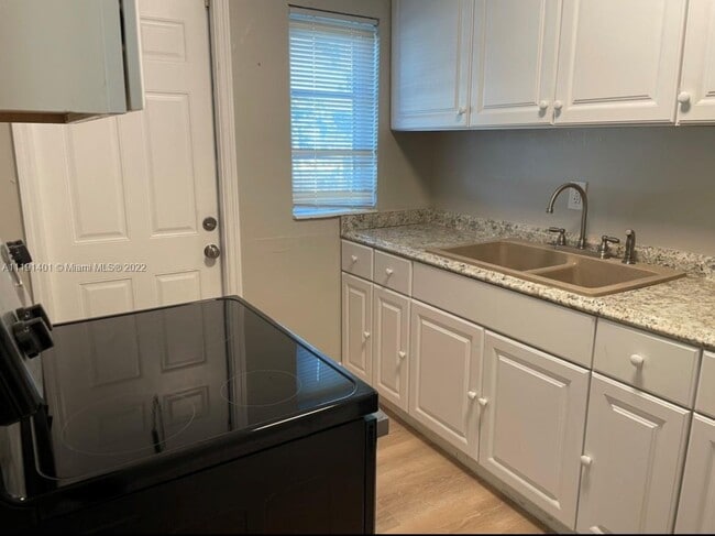 Building Photo - 14941 Tyler St