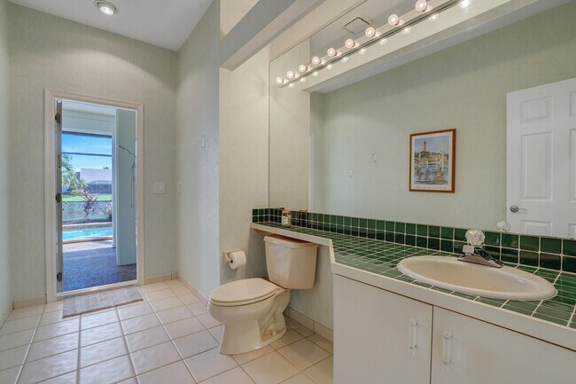 Building Photo - 8951 SE Marina Bay Dr