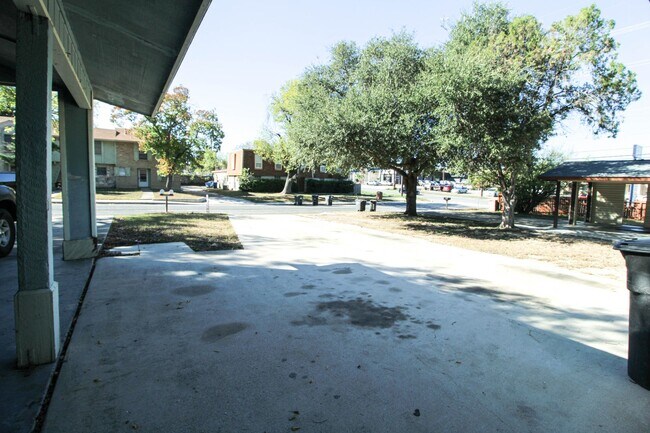 Building Photo - 1031 Fabulous Dr