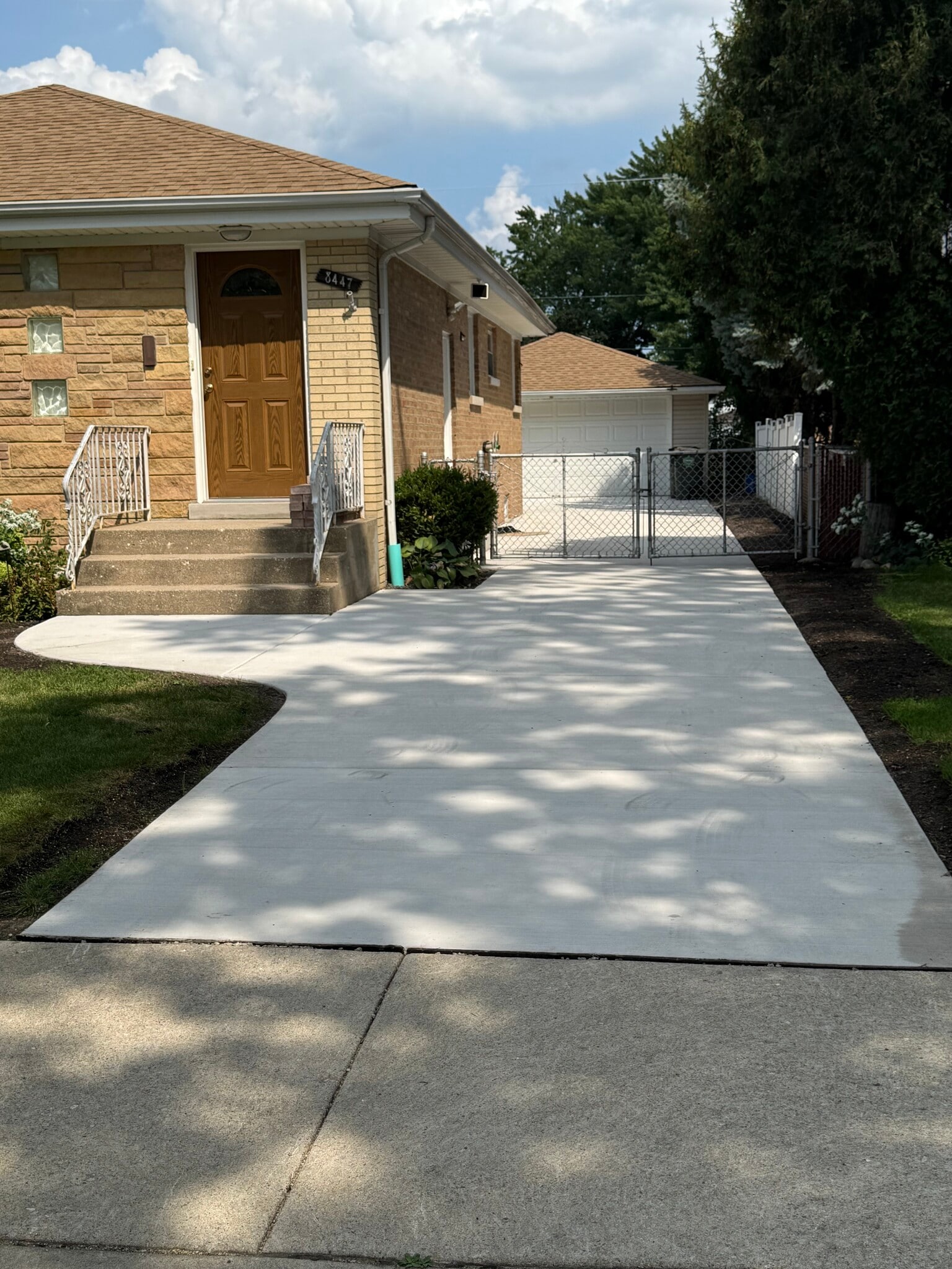 Building Photo - 8447 N Oriole Ave