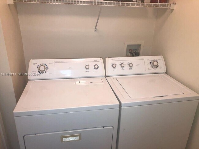 Building Photo - 9873 Baywinds Blvd