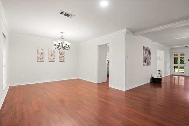 Building Photo - 16815 Memorial Oaks Ln
