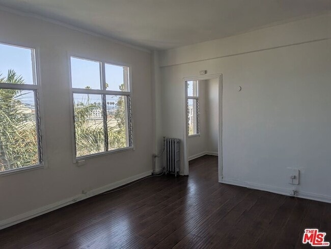 Building Photo - 634 S Gramercy Pl