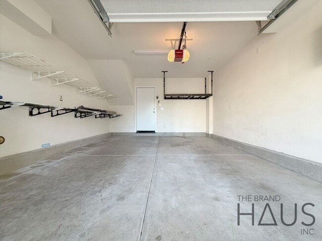 Building Photo - Modern Farmhouse-Style 2Bed 2.5Bath Twenty8 Walk Gated Community