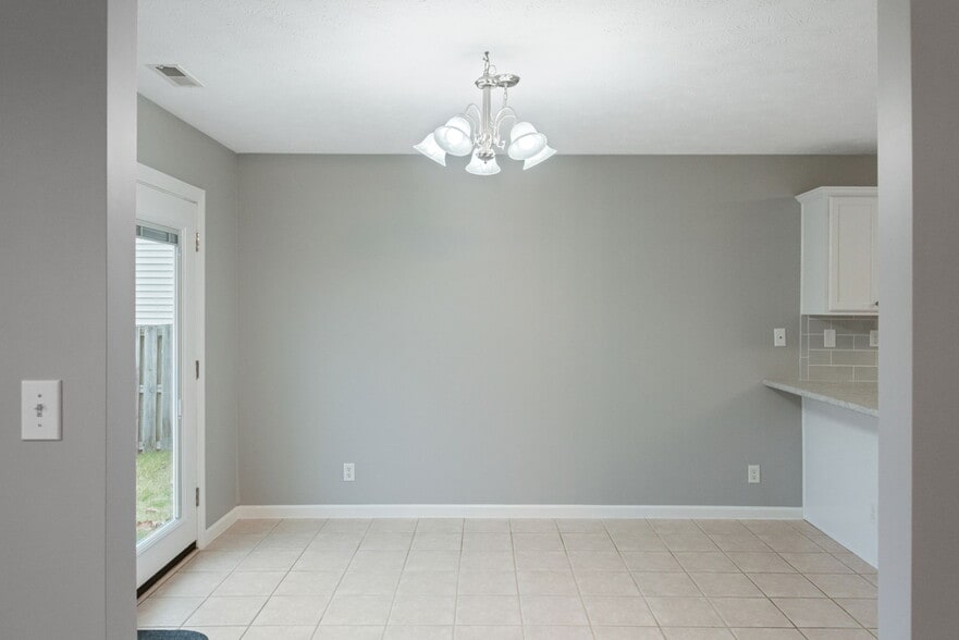 Building Photo - 504 Marquis Cir