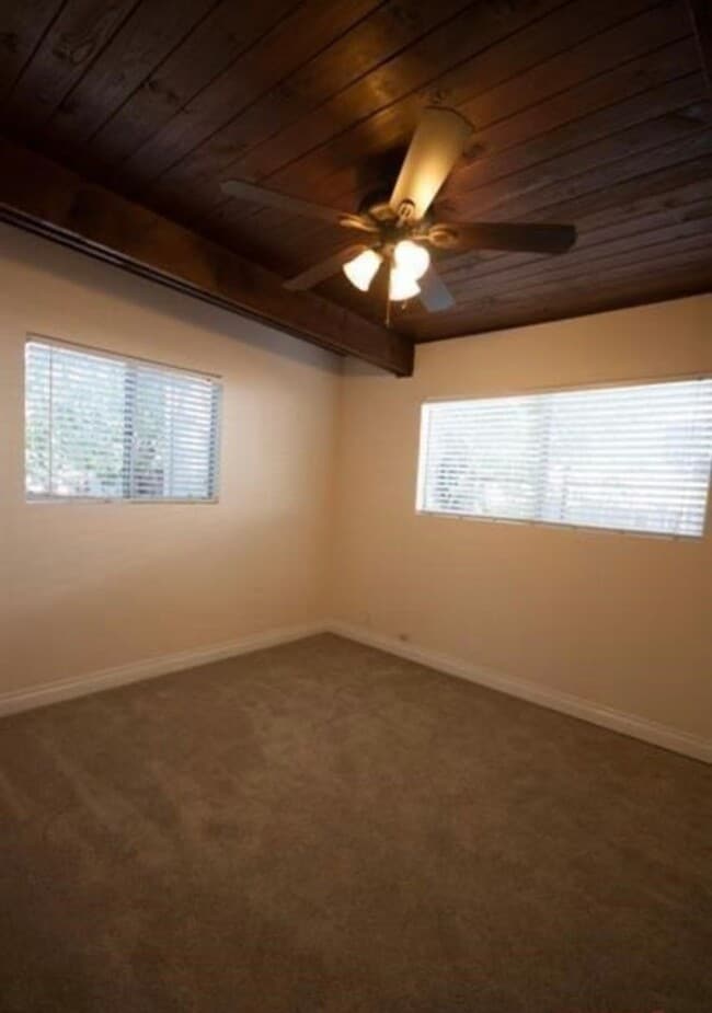 Building Photo - Beautiful 3 Bedroom 2 Bathroom Home Available 4/1/2026