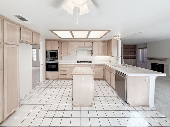 Building Photo - 40041 Zamura Ct