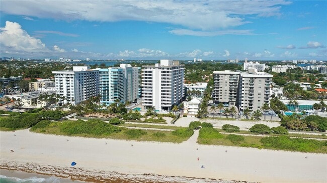 Building Photo - 9225 Collins Ave