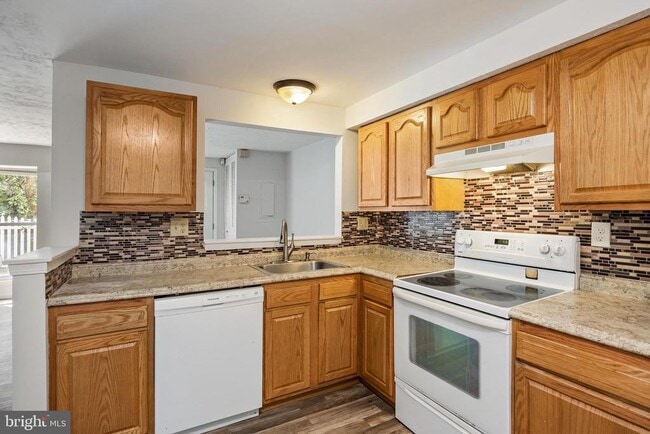 Building Photo - 2504 Greenwood Dr