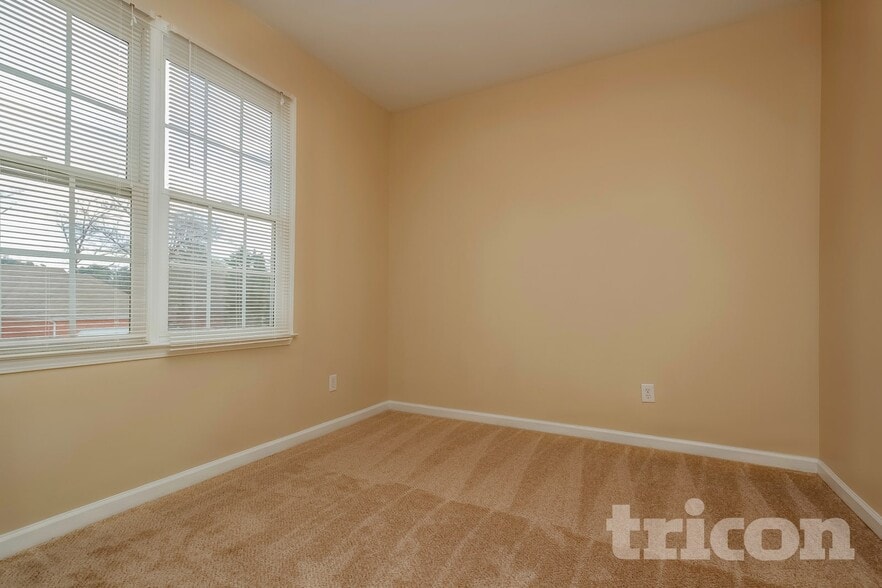 Building Photo - 605 Kaylins Ct SW