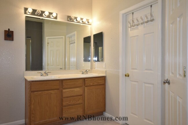 Building Photo - 133 Marinette Ct