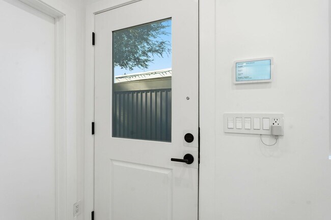 Building Photo - Luxury Newly Built 2 Bed, 2 Bath Home with Private Yard, Walk-In Closets & High-End Bespoke Kitchen